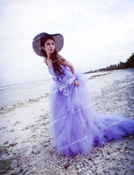 ชุดถ่ายพรีเวดดิ้ง,ชุดแต่งงาน,ชุดแฟนซี เก๋ๆ พร้อมส่ง แปลกใหม่ มีสไตล์ www.izisswedding.com