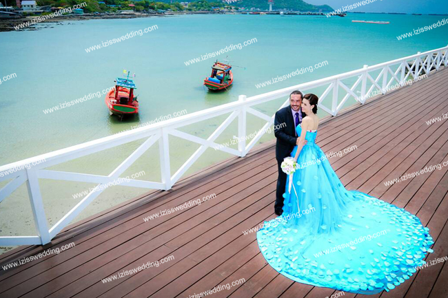 ชุดถ่ายพรีเวดดิ้ง,ชุดแต่งงาน,ชุดแฟนซี เก๋ๆ พร้อมส่ง แปลกใหม่ มีสไตล์ www.izisswedding.com