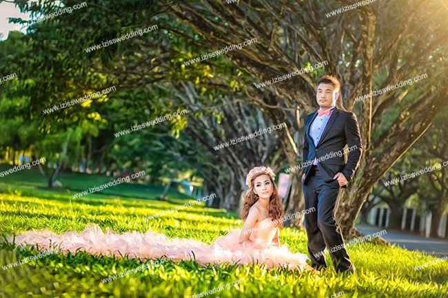ชุดถ่ายพรีเวดดิ้ง,ชุดแต่งงาน,ชุดแฟนซี เก๋ๆ พร้อมส่ง แปลกใหม่ มีสไตล์ www.izisswedding.com