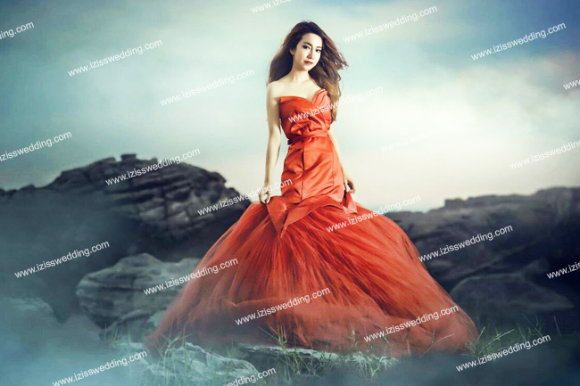 ชุดถ่ายพรีเวดดิ้ง,ชุดแต่งงาน,ชุดแฟนซี เก๋ๆ พร้อมส่ง แปลกใหม่ มีสไตล์ www.izisswedding.com