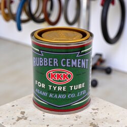 กาวสำหรับปะยางจักรยาน มอเตอร์ไซด์ รถยนต์ ขนาด 80 กรัม ยี่ห้อ KKK (3K)