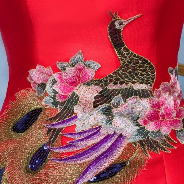 PW443- **พร้อมส่งค่ะ**ชุดกี่เพ้ายาว ชุดยกน้ำชา ชุดถ่ายพรีเวดดิ้ง (prewedding dress) & ชุดแต่งงานแฟนซี (Fancy wedding dress) "ธีมสีแดง"