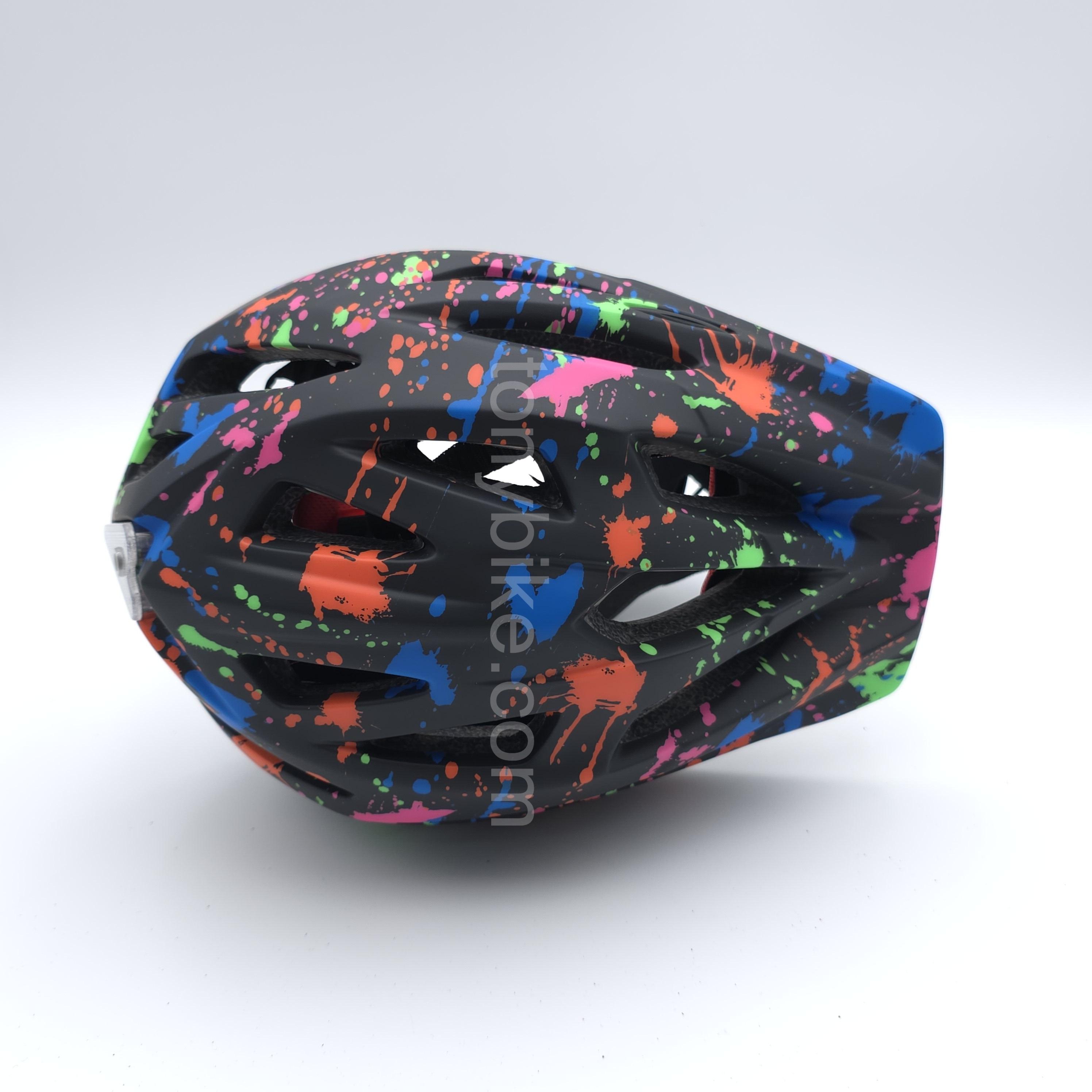 หมวกจักรยานเด็ก เต็มใบ สีดำ ลายเพ้นท์สี 46-53 ซม.