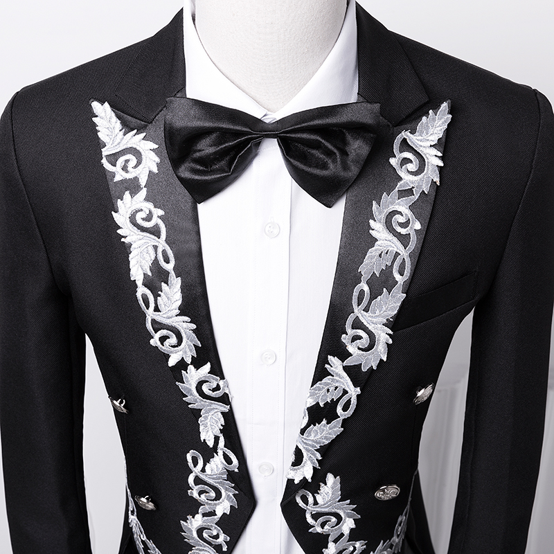 ST132- **พรีออเดอร์**สูททักสิโด้ผู้ชายสีขาว สูททักซิโด้สีดำ แขนยาว พร้อมแถบคาดเอว และกางเกง ชุดสูทเจ้าบ่าว สูทแฟนซี ถ่ายพรีเวดดิ้ง & ชุดแต่งงานแฟนซี (Fancy wedding dress) สูททักสิโด้ผู้ชายสีขาวและสีดำ