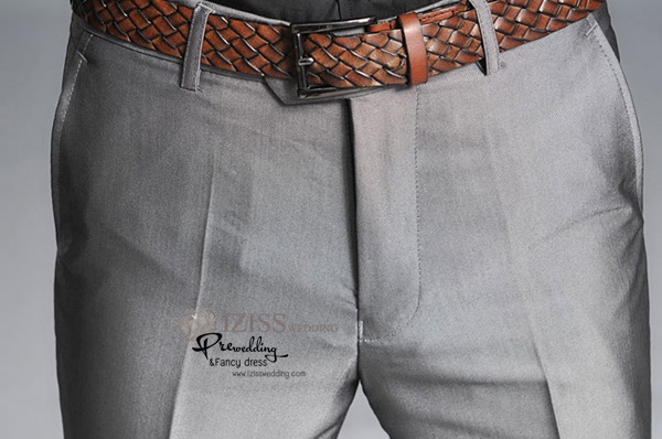 ST060- **พรีออเดอร์**สูทผู้ชายสีเทาเงินมันวาว แขนยาว แบบ 4 กระดุม พร้อมกางเกง ชุดสูทเจ้าบ่าว สูทแฟนซี ถ่ายพรีเวดดิ้ง & ชุดแต่งงานแฟนซี (Fancy wedding dress) สูทผู้ชายสีเทาเงิน