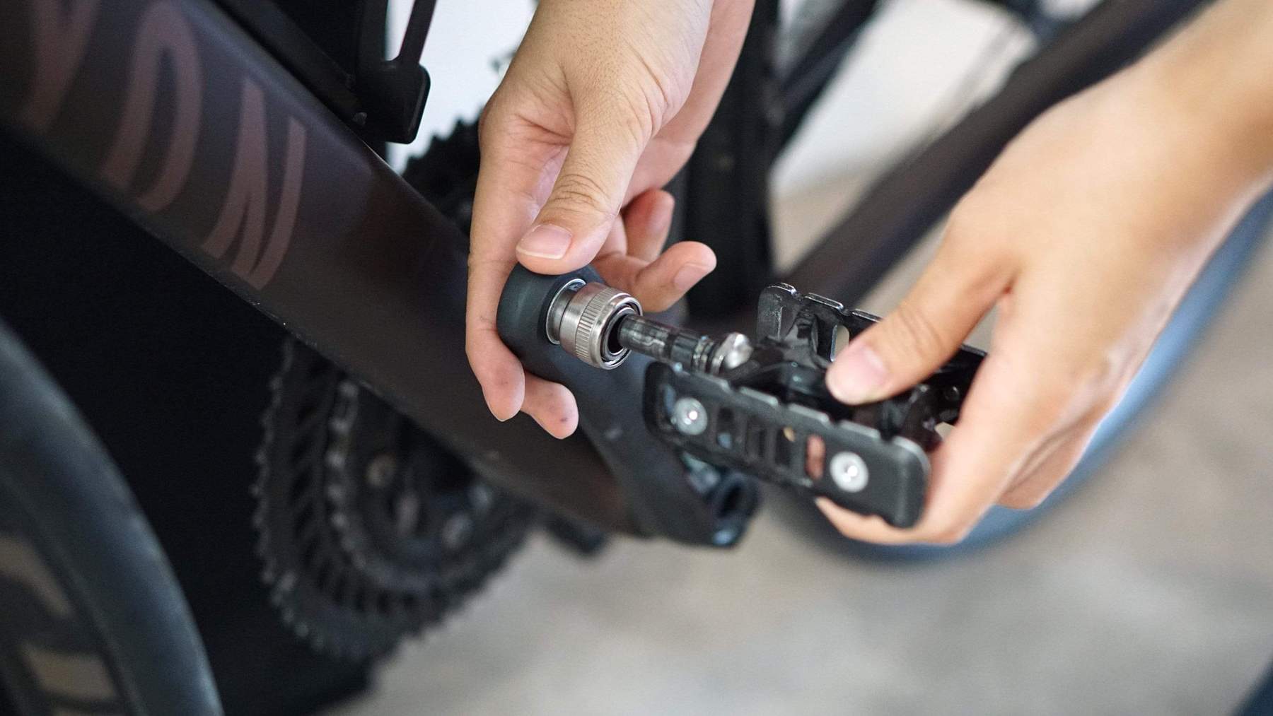 VINCITA B144E-BL กระเป๋าเดินทางสำหรับใส่จักรยานแบบมีล้อลาก (ถอดล้อหน้า-หลัง) พร้อมอุปกรณ์ป้องกัน