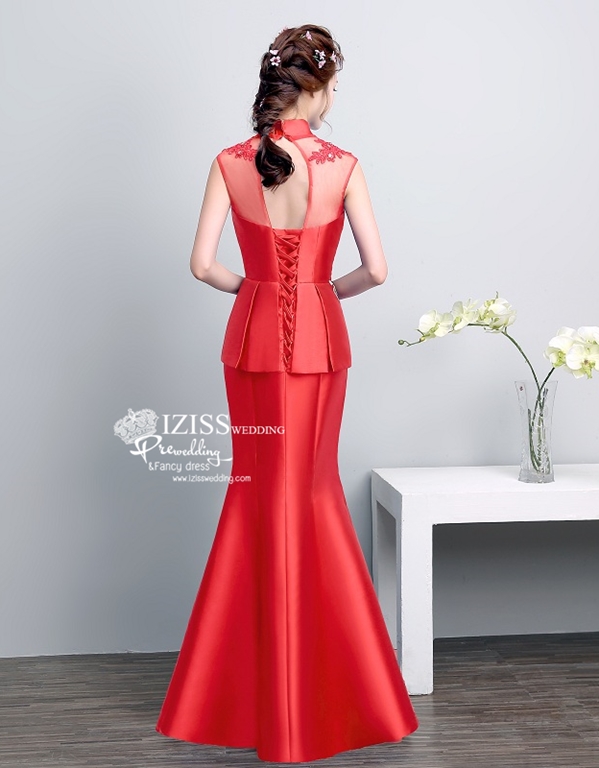 PW519- **พรีออเดอร์สีแดง**ชุดกี่เพ้าสีแดงหางปลา จับจีบช่วงเอว ประดับดอกซากุระและนกยูง ชุดยกน้ำชา ชุดถ่ายพรีเวดดิ้ง (prewedding dress) & ชุดแต่งงานแฟนซี (Fancy wedding dress) "ธีมสีแดง"