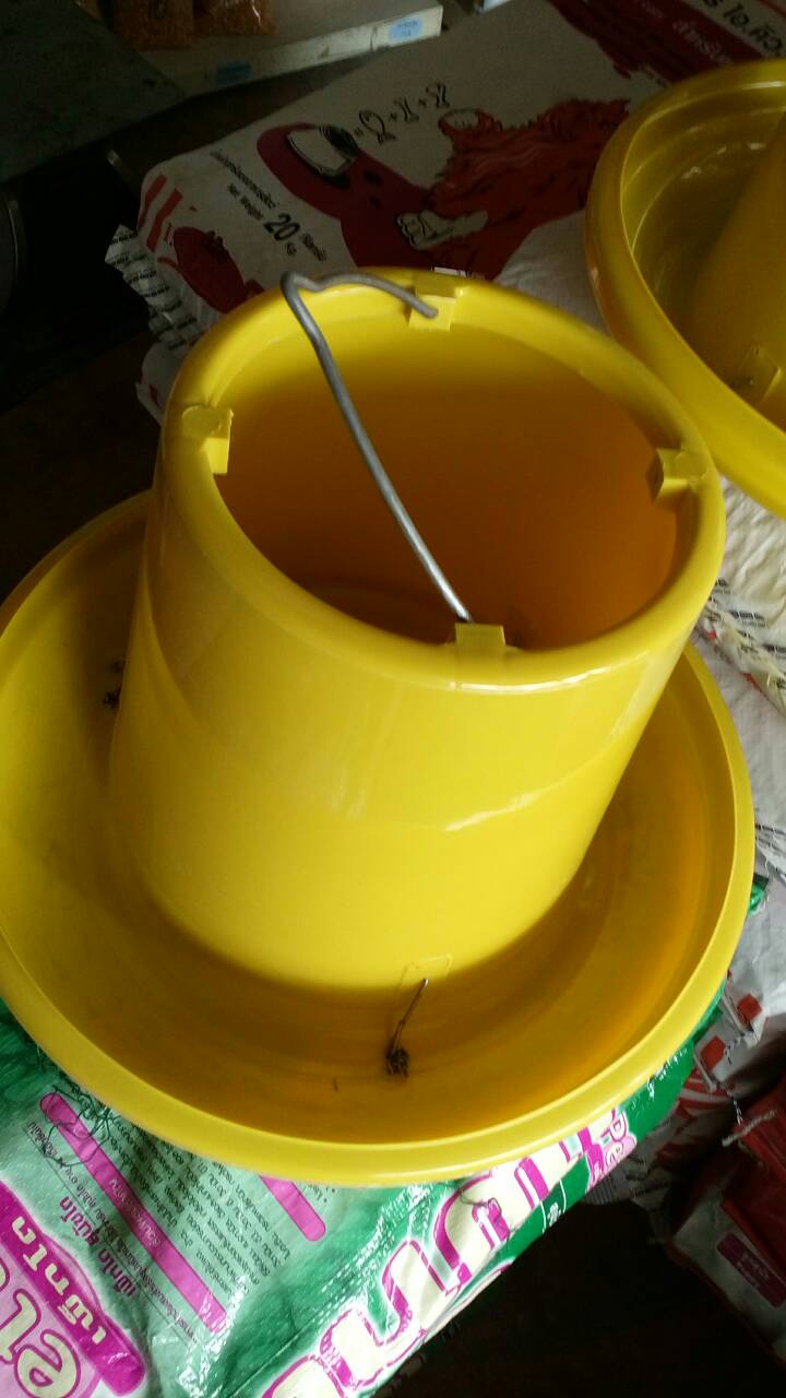ถังอาหารไก่ขนาดใหญ่ 10นิ้ว สีเหลือง