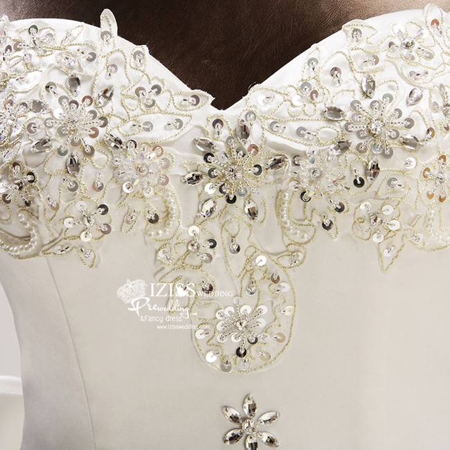 BRL057 **พรีออเดอร์**ชุดแต่งงานสีขาวหรูหราประดับดอกไม้ผสมเพชรและคริสตัล สวยงามดุจเจ้าหญิง