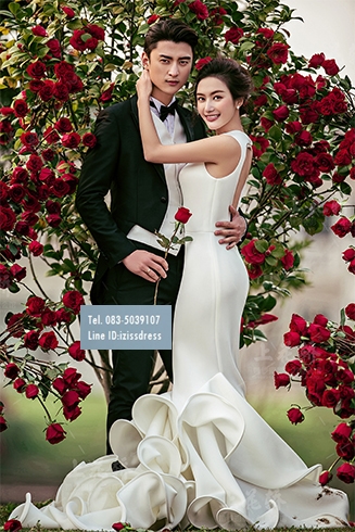 PW593 - **พรีออเดอร์ค่ะ** ชุดราตรีสีขาว เสื้อสูทผู้ชายสีดำ ชุดคู่ถ่ายพรีเวดดิ้ง (prewedding dress) & ชุดแต่งงานแฟนซี (Fancy wedding dress)ชายหญิง "ธีมสีขาว ดำ"