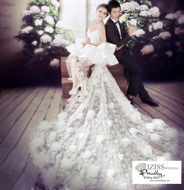 PW061 - **พร้อมส่งค่ะ** ชุดคู่ถ่ายพรีเวดดิ้ง (prewedding dress) & ชุดแต่งงานแฟนซี (Fancy wedding dress)ชายหญิง "ธีมสีขาว-ดำ"