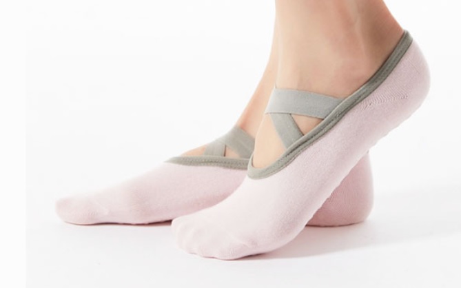 ถุงเท้าโยคะ ถุงเท้ากันลื่น มีสายรัด