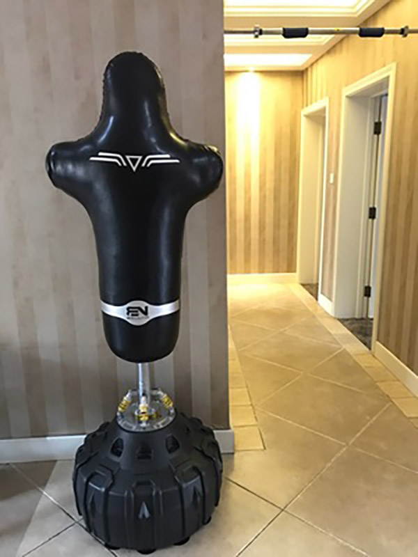 แท่นชกมวยแบบตั้งพื้น เป้าคน ฐานใหญ่ ดูดพื้นเรียนแน่นมาก หนัง PU หนาทน