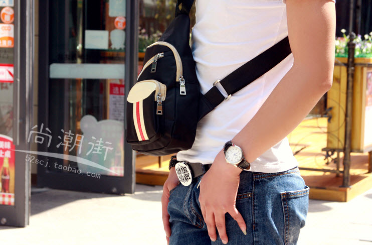 กระเป๋าคาดอก พร้อมส่ง ผ้าไนล่อน สีดำ มีช่องกระเป๋าด้านหน้า ฝากระเป๋าแต่งหนัง ออกแบบสวย มีช่องเยอะ สายปรับได้