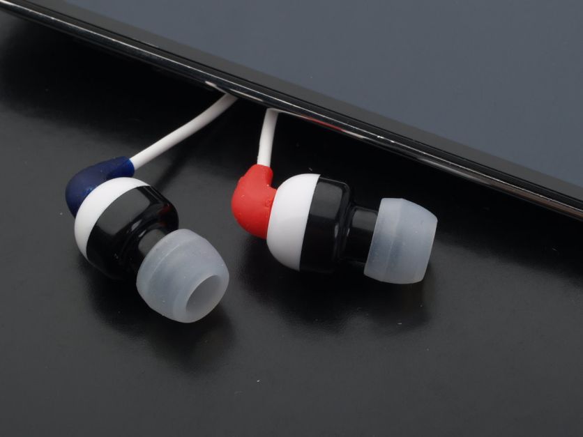ขายหูฟัง Soundmagic ES10 หูฟังอินเอียร์น้ำหนักเบา รูปทรงกระทัดรัด ใส่สบายไม่เจ็บหู ราคาประหยัดแต่คุณภาพเสียงแซ่บเวอร์เกินราคาค่าตัว