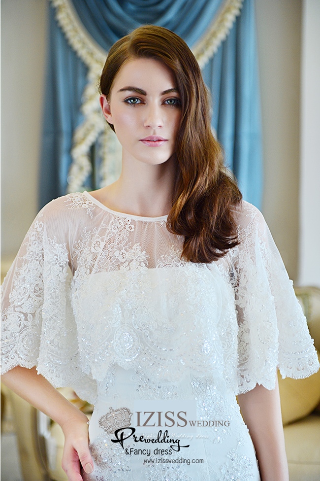 BRL061 **พรีออเดอร์**ชุดแต่งงานสีขาวหรูหราประดับดอกไม้ผสมเพชรและคริสตัล สวยงามดุจเจ้าหญิง