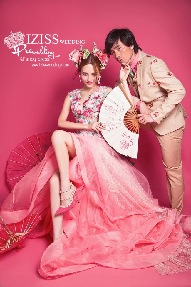 PW344-**พร้อมส่ง **ชุดคู่ถ่ายพรีเวดดิ้ง (prewedding dress) & ชุดแต่งงานแฟนซี (Fancy wedding dress)ชายหญิง "ธีมสีชมพู"