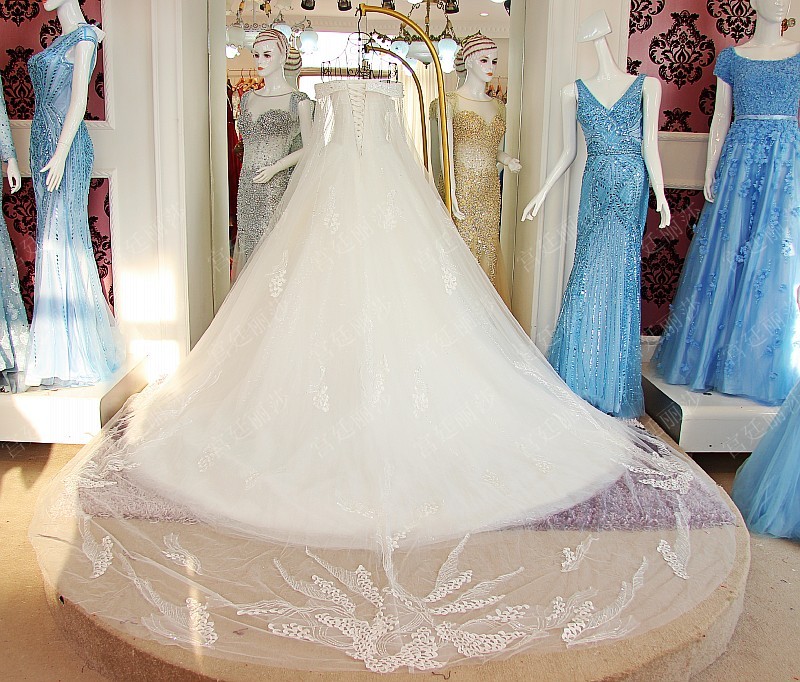 BRL021 **พรีออเดอร์**ชุดแต่งงานหรูหราประดับดอกไม้ผสมเพชรและคริสตัล สวยงามดุจเจ้าหญิง