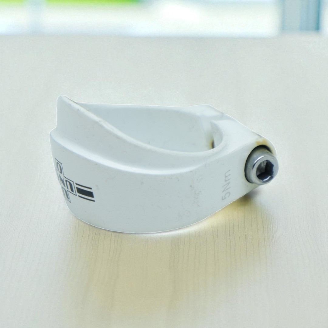 รัดหลักอานอลูมิเนียม UNO แบบน็อตยึด ขนาด 31.8 34.9