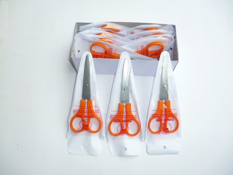 กรรไกรดอกไม้304 (5-1/2")