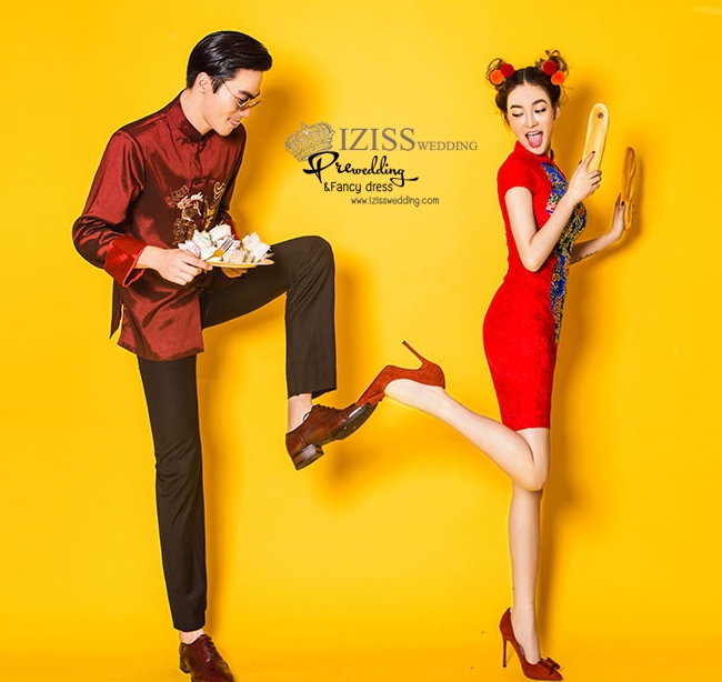 PW377 - **พร้อมส่งค่ะ** ชุดกี่เพ้าสีแดงทั้งเซ็ท ชุดคู่ถ่ายพรีเวดดิ้ง (prewedding dress) & ชุดแต่งงานแฟนซี (Fancy wedding dress)ชายหญิง "ธีมสีแดง"