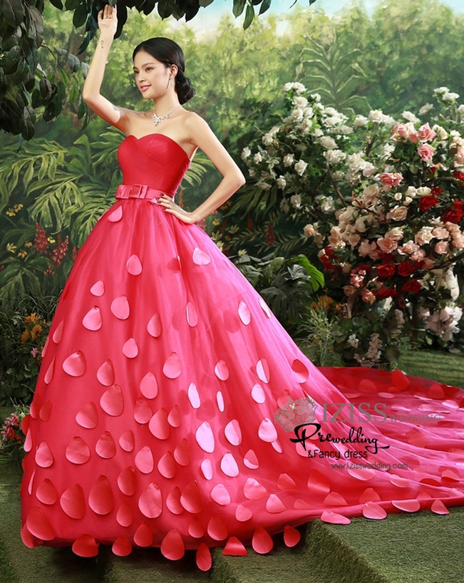 PW355 - **พรีออเดอร์ค่ะ** ชุดคู่ถ่ายพรีเวดดิ้ง (prewedding dress) & ชุดแต่งงานแฟนซี (Fancy wedding dress)ชายหญิง "ธีมสีชมพูอมแดง"