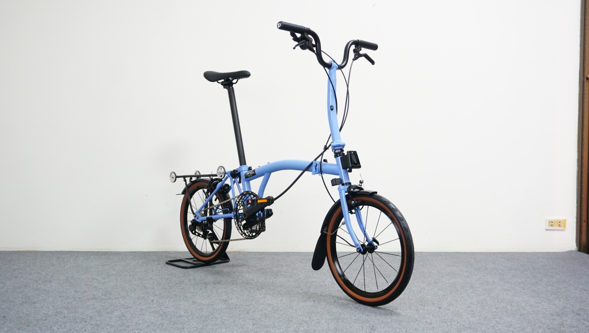 MINT : BOB SIX 16" เฟรมโครโมลี่ รุ่นมีตะแกรงท้าย พับสามตอน 6 สปีด นน. 11 กก.