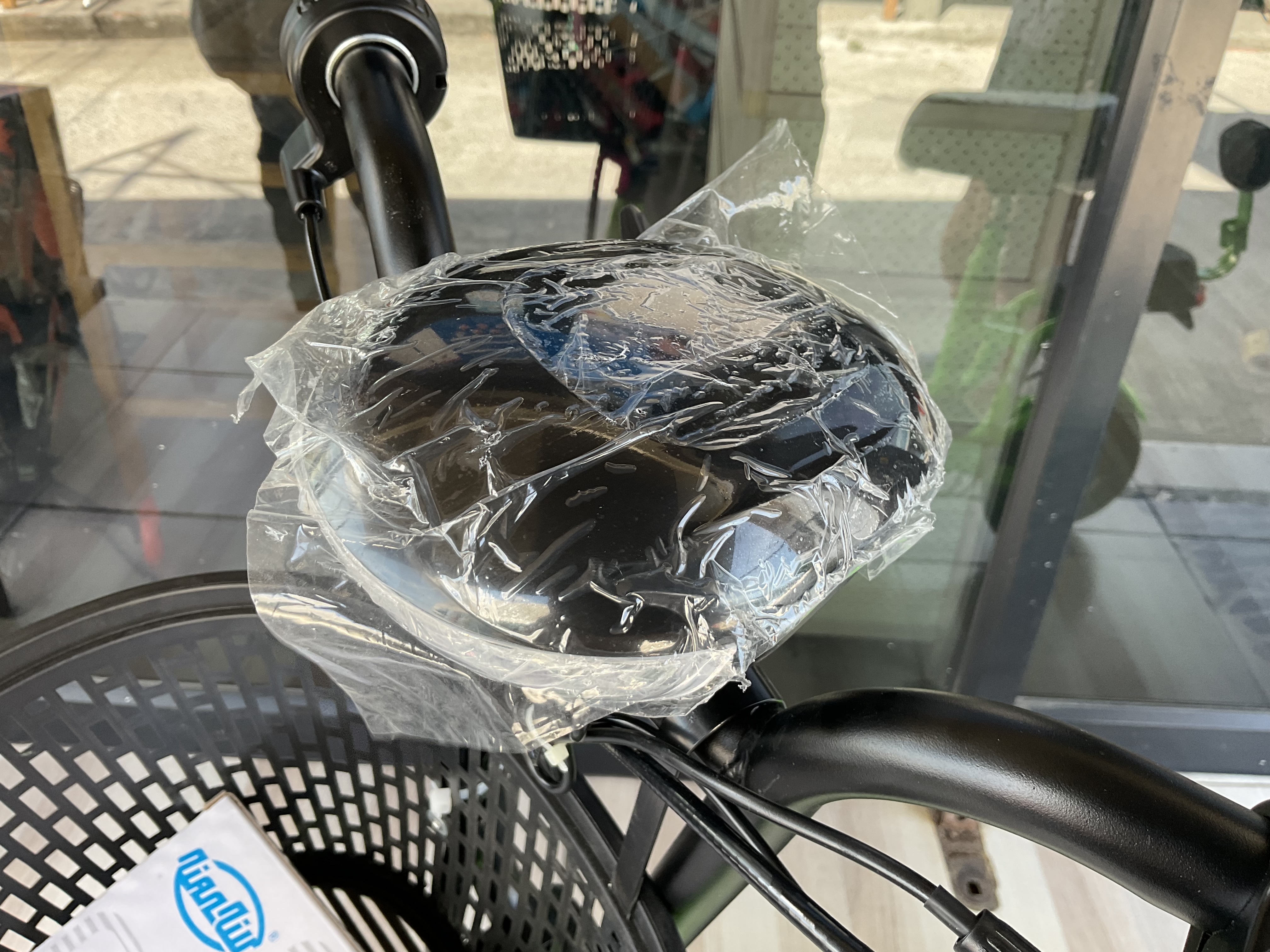 สกู๊ตเตอร์ไฟฟ้า 36v 350w ล้อ 10 นิ้ว ยางลม แบต 3 ก้อน ความเร็ว 25 กม./ชม. มีที่นั่งซ้อนท้าย