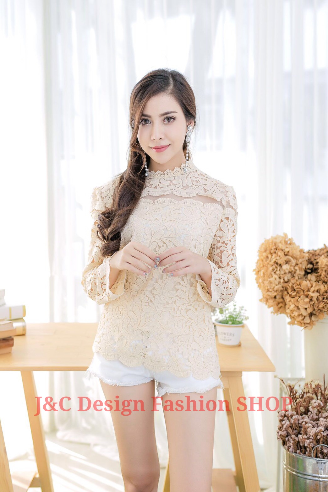 เสื้อลูกไม้สไตน์วัยรุ่น เสื้อลูกไม้สไตน์เกาหลีสีครีม เสื้อลูกไม้สไตน์วัยรุ่น เสื้อผ้าไทยใส่กับผ้าถุง เสื้อลูกไม้ใส่ผ้าซิ่น เสื้อลูกไม้แขนยาว 5 ส่วน เสื้อลูกไม้ใส่กับผ้าซิ่นสีครีม