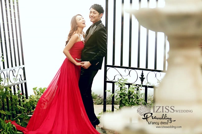 PW206 - Pre order ชุดคู่ถ่ายพรีเวดดิ้ง (prewedding dress) & ชุดแต่งงานแฟนซี (Fancy wedding dress)ชายหญิง "ธีมสีแดง-ดำ"