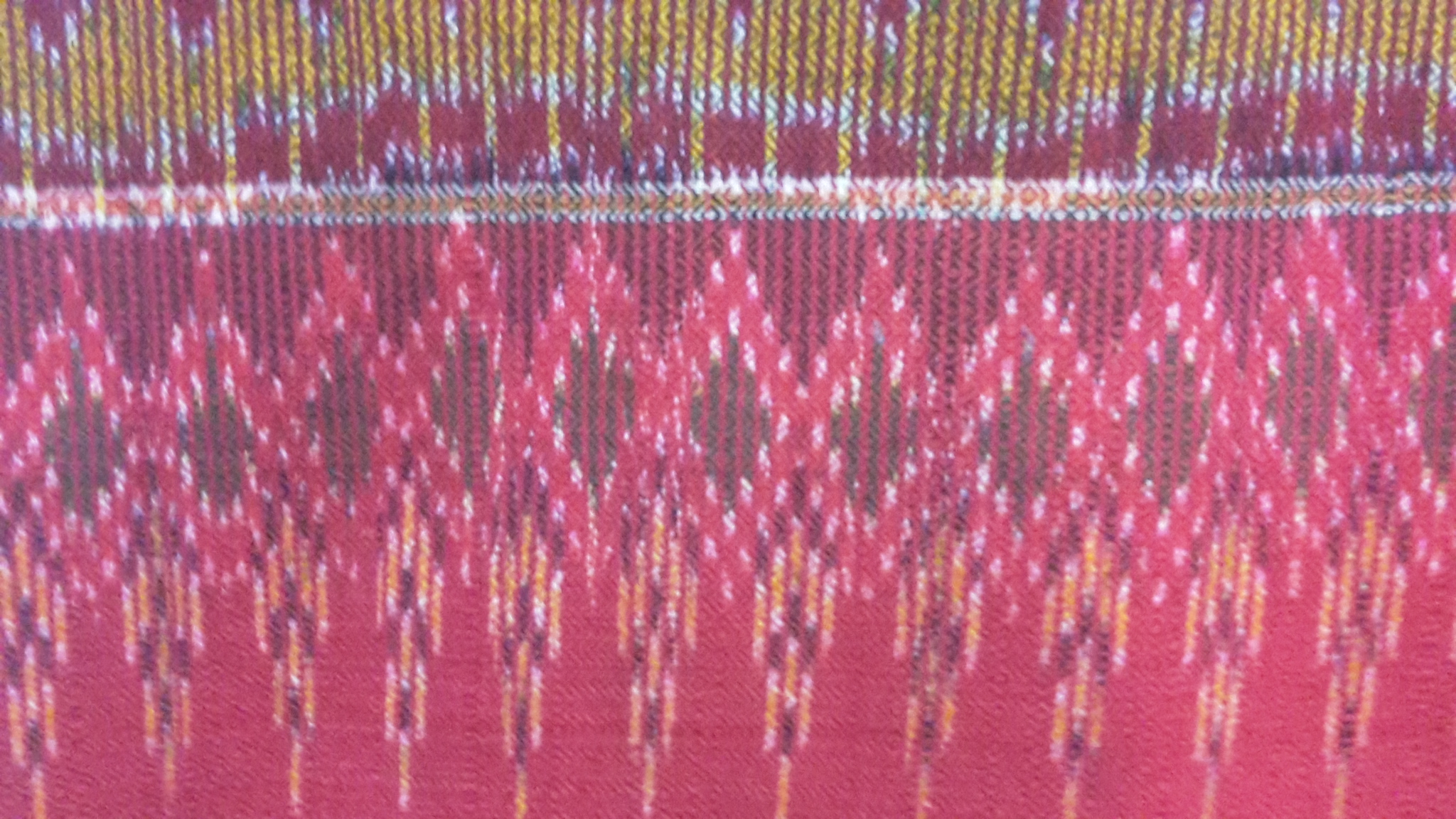 ผ้าซิ่นตีนแดง ผ้าฝ้ายตีนแดง ผ้าทอพื้นเมืองบุรีรัมย์ ลายกุหลาบเชิงมาลัยซีกอัปสรา ขนาด1.2× 2 เมตร ราชินีผ้าฝ้าย