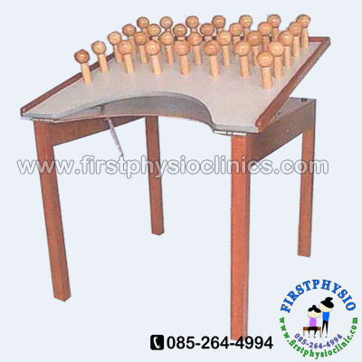 FIRSTPHYSIO/โต๊ะพร้อมอุปกรณ์ฝึกเพิ่มช่วงการเคลื่อนไหว (Peg Board)