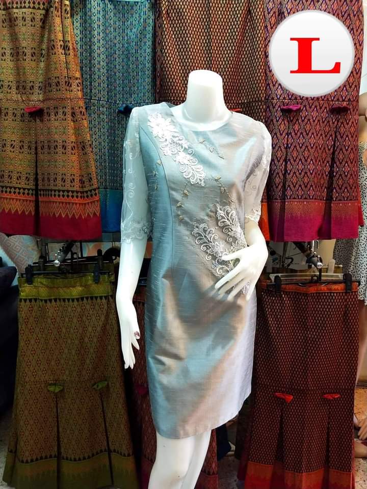 ชุดผ้าไทยผ้าไหมแพรทิพย์คอปีนตั้ง #ชุดผ้าไทยผ้าฝ้ายทอมือมัดหมี่ตีนแดง #ชุดผ้าไทยผ้าพื้นเมือง #ชุดผ้าไหมแพรทิพย์แต่งลูกไม้ #ชุดทำงานผ้าไทยปักลูกปัดสวยงาม♥