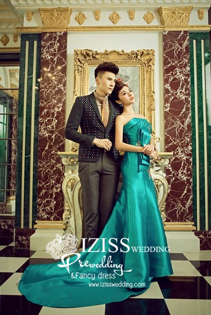 PW088 - **พรีออเดอร์**ชุดคู่ถ่ายพรีเวดดิ้ง (prewedding dress) & ชุดแต่งงานแฟนซี (Fancy wedding dress)ชายหญิง "ธีมสีเขียวมรกต-ดำ"