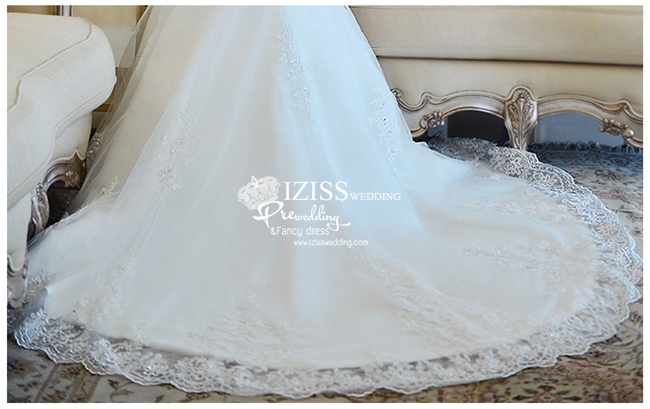 BRL063 **พรีออเดอร์**ชุดแต่งงานสีขาวหรูหราประดับดอกไม้ผสมเพชรและคริสตัล สวยงามดุจเจ้าหญิง