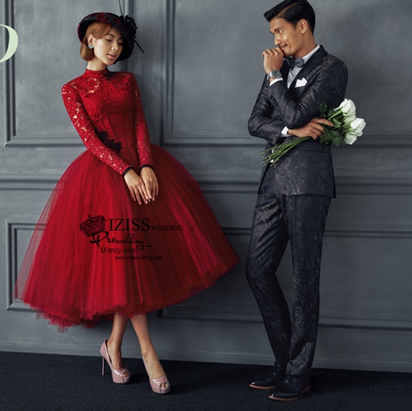 PW480- **พรีออเดอร์**ชุดแต่งงานแฟนซี ชุดเดรสสีแดง ชุดถ่ายพรีเวดดิ้ง (prewedding dress) & ชุดแต่งงานแฟนซี (Fancy wedding dress) "ธีมสีแดง ดำ"