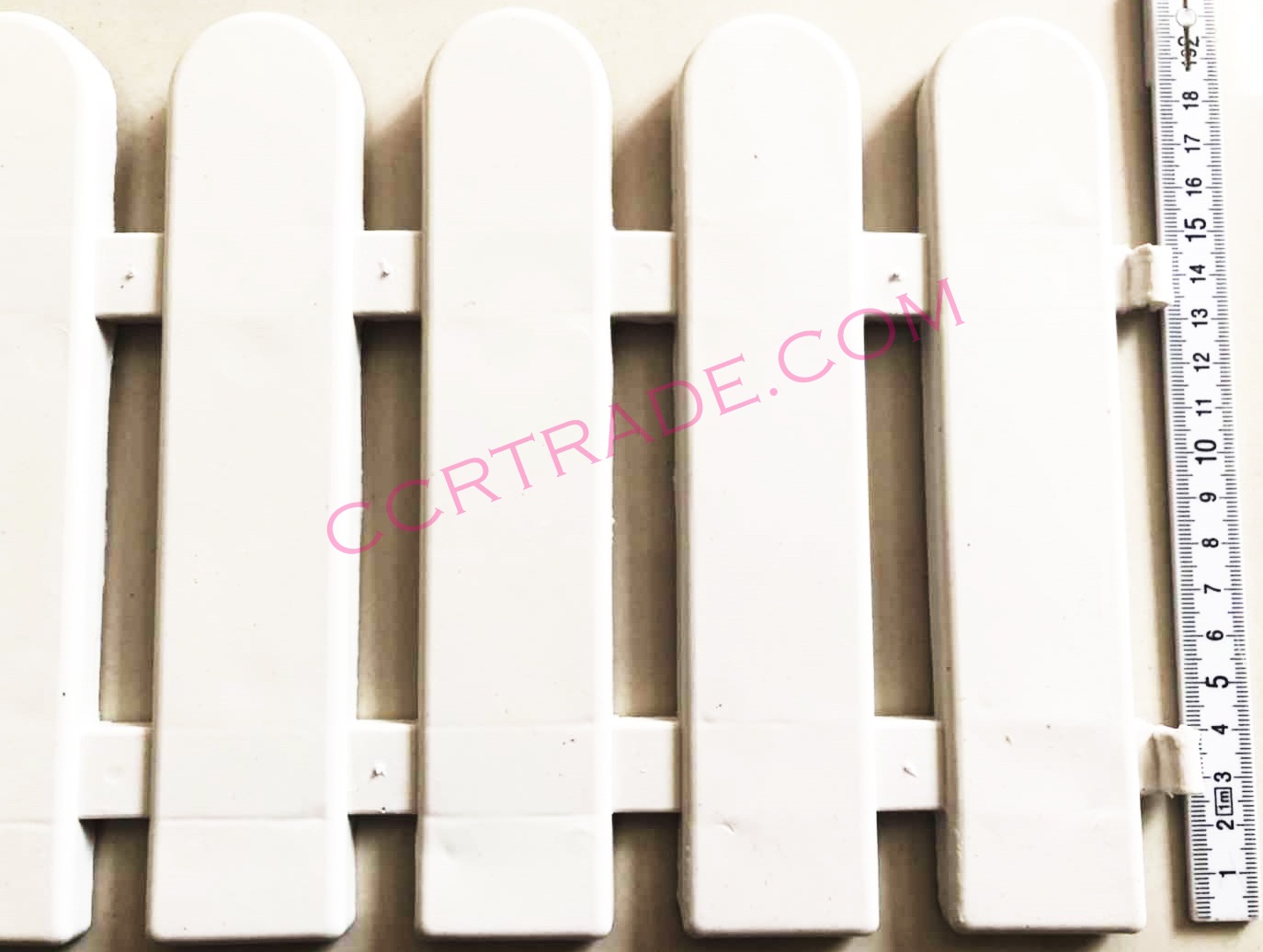 รั้วพลาสติก 9 ช่องใหญ่ 20x50 ซม.