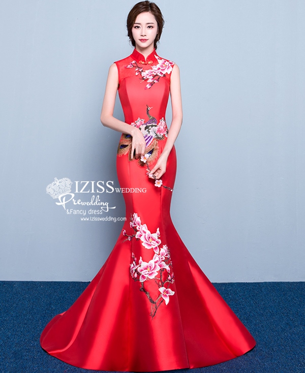 PW448- **พรีออเดอร์สีแดงหางยาว**ชุดกี่เพ้ายาว ชุดยกน้ำชา ชุดถ่ายพรีเวดดิ้ง (prewedding dress) & ชุดแต่งงานแฟนซี (Fancy wedding dress) "ธีมสีแดง"