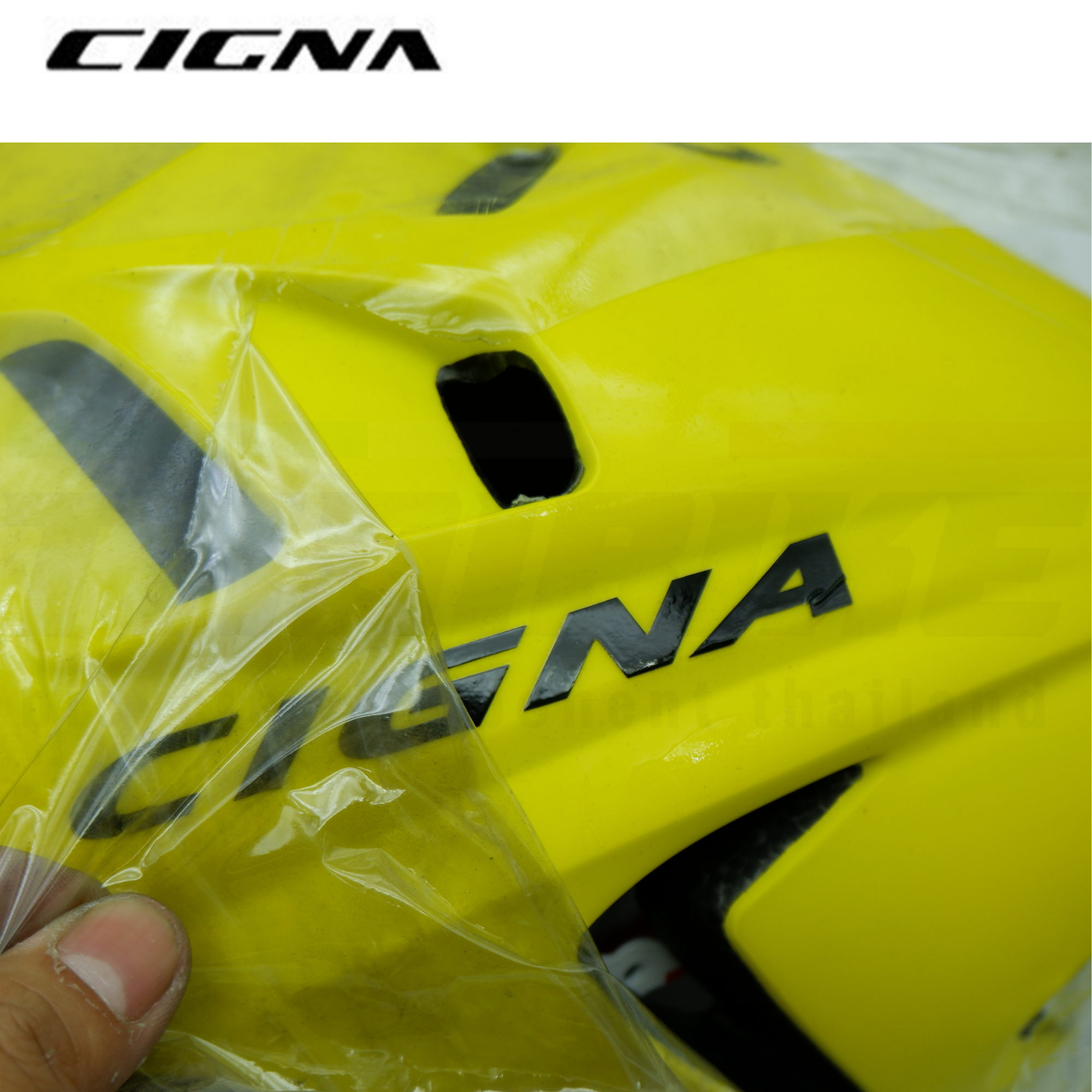 มีตำหนิ สีไม่สวย หมวกกันน็อคจักรยานแบบมีแว่น CIGNA แว่นสีดำ