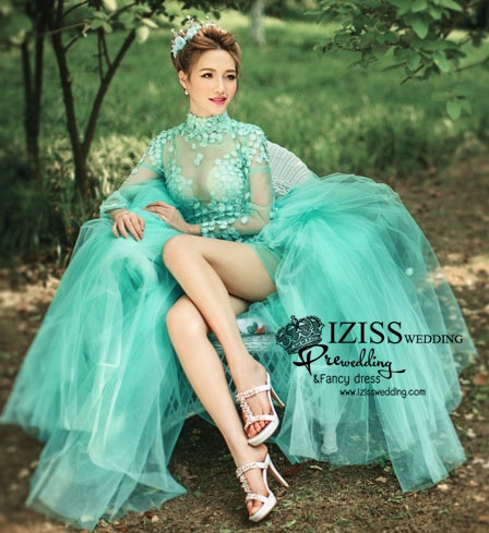PW257- **พรีออเดอร์ค่ะ** ชุดคู่ถ่ายพรีเวดดิ้ง (prewedding dress) & ชุดแต่งงานแฟนซี (Fancy wedding dress)ชายหญิง "ธีมสีขาว-เขียว"