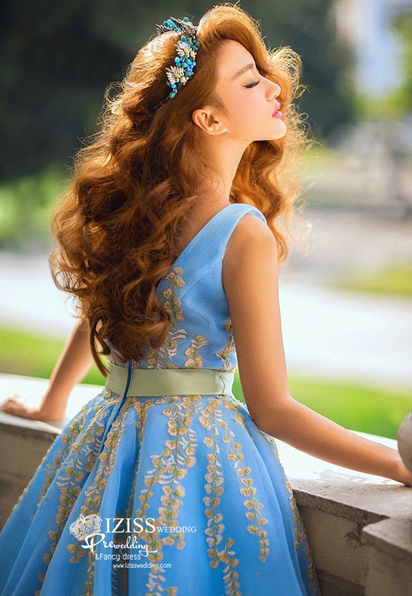 PW491- **พรีออเดอร์เฉพาะชุดผู้หญิง**ชุดแต่งงานแฟนซี ชุดเดรสสีฟ้า ชุดถ่ายพรีเวดดิ้ง (prewedding dress) & ชุดแต่งงานแฟนซี (Fancy wedding dress) "ธีมสีฟ้า"