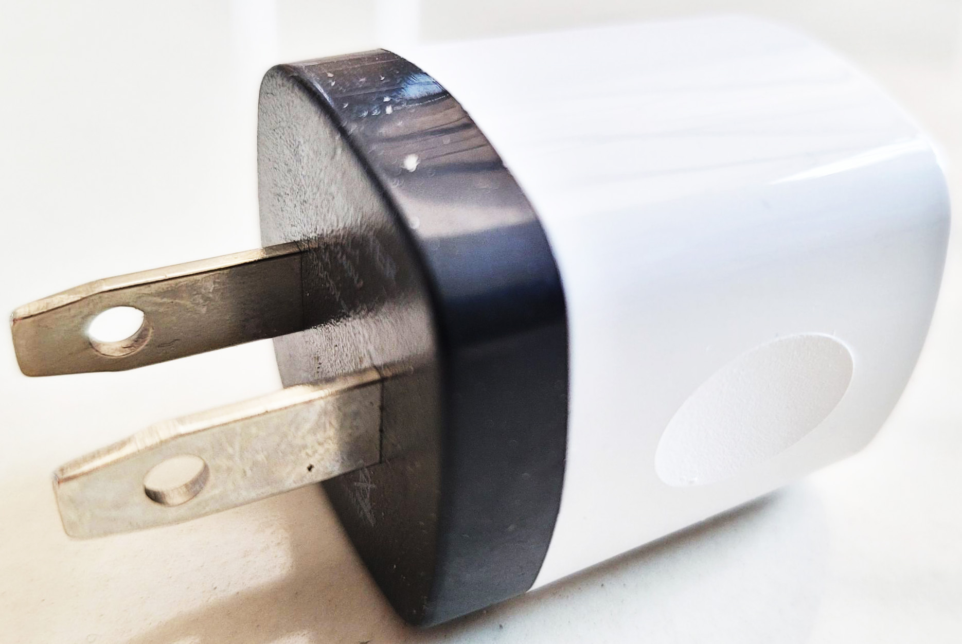 หัวชาร์ทไอโฟนสีสดกล่อง 10.5 ซม.