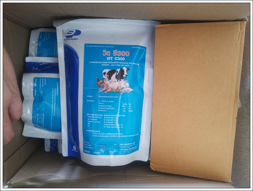 วิต ซี300 (VIT C300) วิตามินซี สารผสมล่วงหน้า สำหรับ สัตว์น้ำ ปลา ไก่เนื้อและไก่ไข่ สุกร ทุกขนาดอายุ โคแรกเกิด บรรจุ 1 กก.