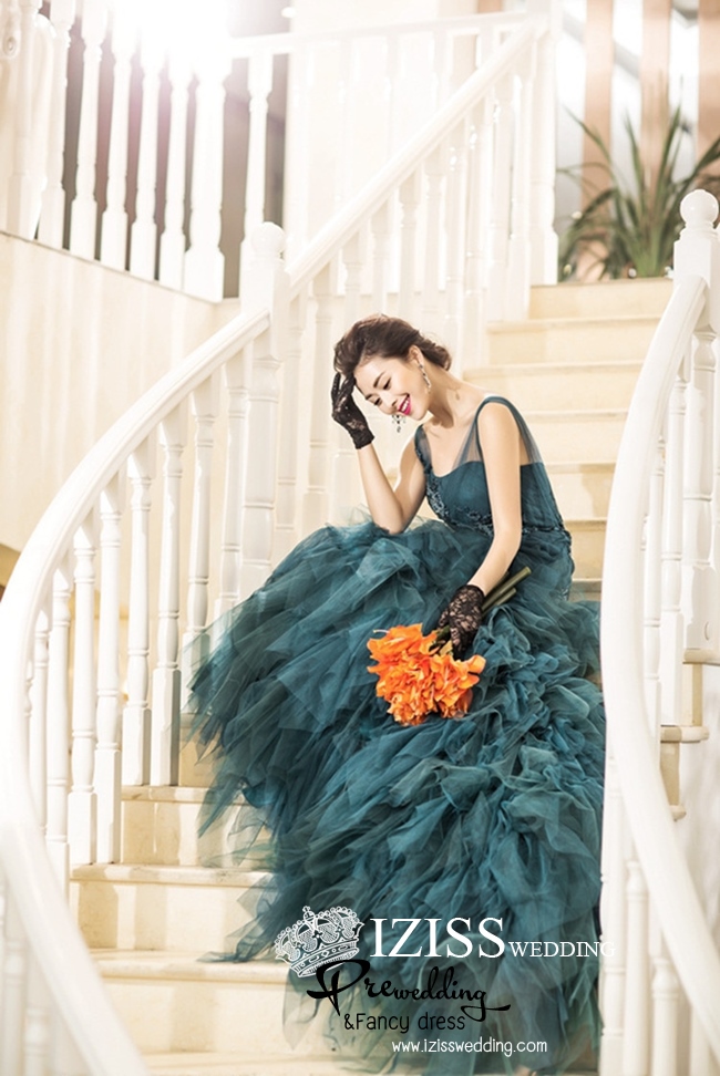 PW307 - **พรีออเดอร์ค่ะ** ชุดคู่ถ่ายพรีเวดดิ้ง (prewedding dress) & ชุดแต่งงานแฟนซี (Fancy wedding dress)ชายหญิง "ธีมสีเขียว"