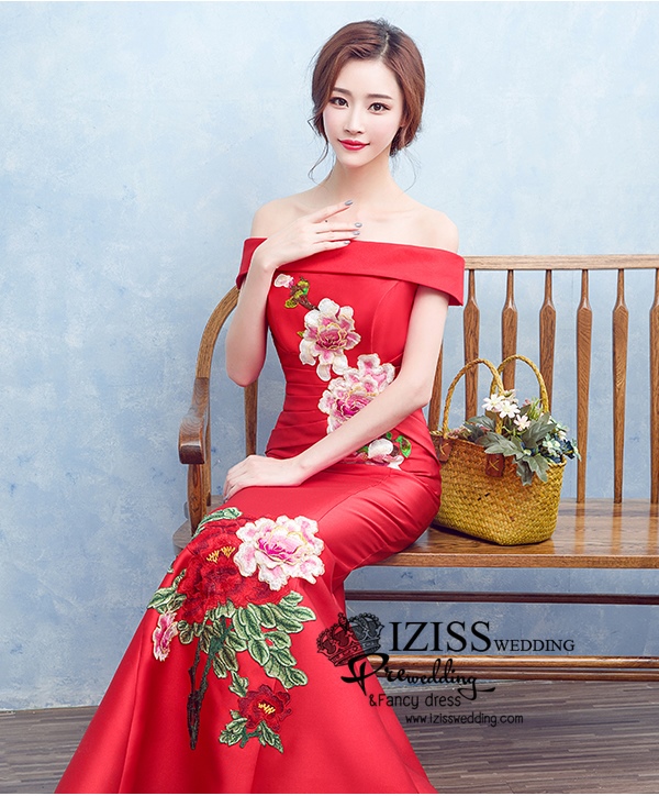 PW524 - **พรีออเดอร์ค่ะ** ชุดกี่เพ้าสีน้ำเงินเปิดไหล่ ชุดยกน้ำชา ชุดคู่ถ่ายพรีเวดดิ้ง (prewedding dress) & ชุดแต่งงานแฟนซี (Fancy wedding dress)ชายหญิง "ธีมสีน้ำเงิน"