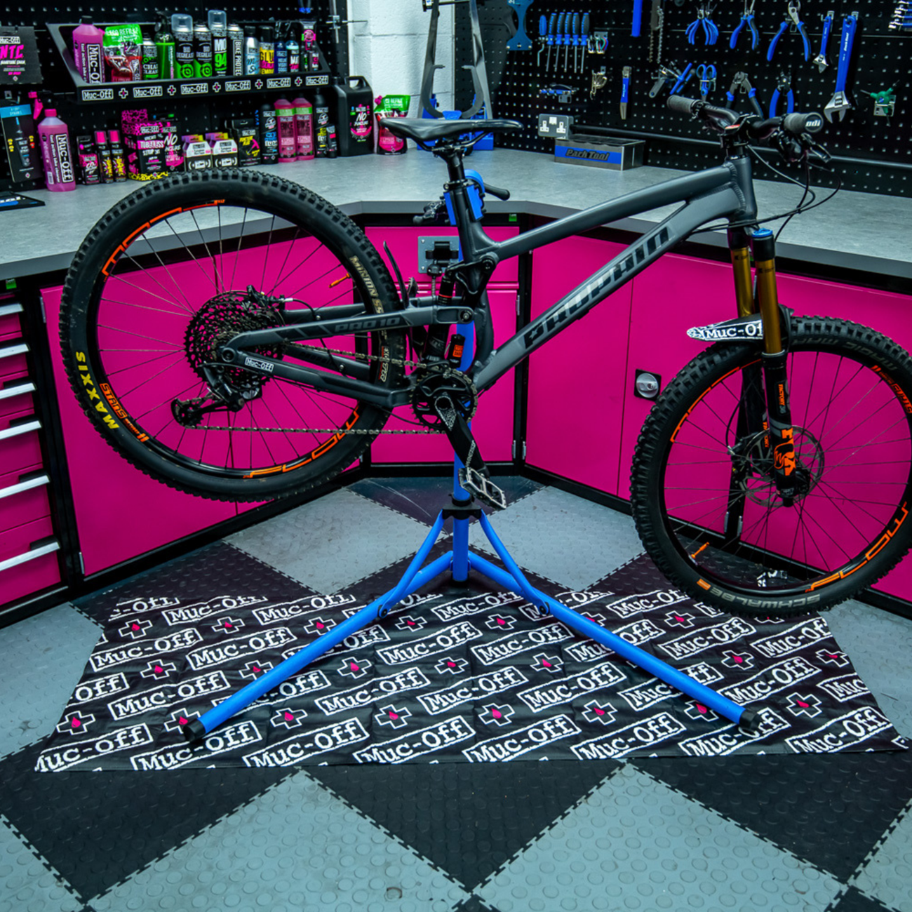 ผ้าใบปูพื้นอเนกประสงค์จักรยาน MUC-OFF ปั่นเทรนเนอร์ ซ่อมจักรยาน Bike Mat