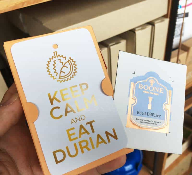 พิมพ์ป้ายแท็กห้อยสินค้า (สั่งผลิตตามรูปทรงและขนาดที่ต้องการ)