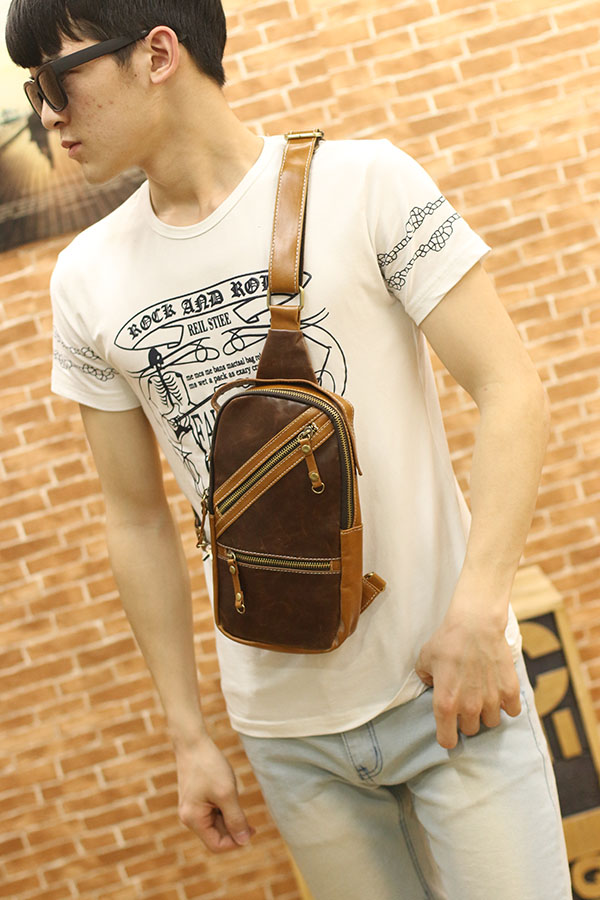 กระเป๋าแฟชั่นผู้ชาย : พร้อมส่ง กระเป๋าแฟชั่น กระเป๋าคาดอก กระเป๋าคาดเอว หนังPU สีกาแฟ กระเป๋าหน้า 2 ซิป สะพายแบบเท่ห์ และสปอร์ต ใส่โทรศัพท์ ใส่ไอแพดมินิ จุของได้เยอะ