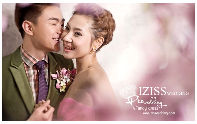 PW234 - **พรีออเดอร์เฉพาะชุดผญ.** ชุดคู่ถ่ายพรีเวดดิ้ง (prewedding dress) & ชุดแต่งงานแฟนซี (Fancy wedding dress)ชายหญิง "ธีมสีชมพู-เขียว"