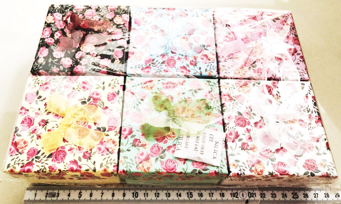 กล่องของขวัญ (ดอกไม้) 8.5x8.5x5.5 ซม.
